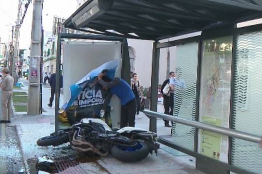 Menina atropelada por moto na Batel tem alta do hospital